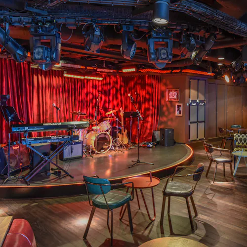 Norwegian Cruise Line - Norwegian Breakaway - Syd Norman’s Pour House