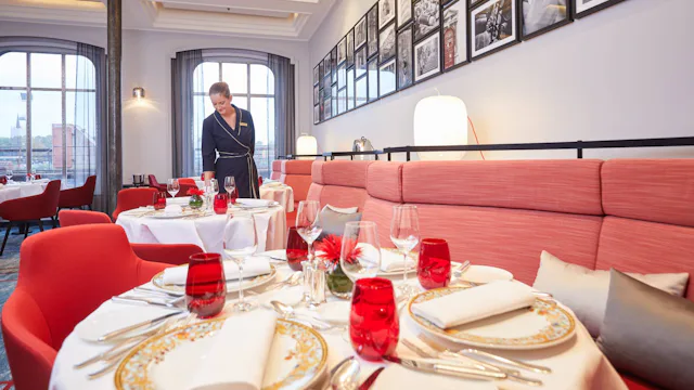 Hapag-Lloyd Cruises - MS EUROPA specialty restaurant Venezia