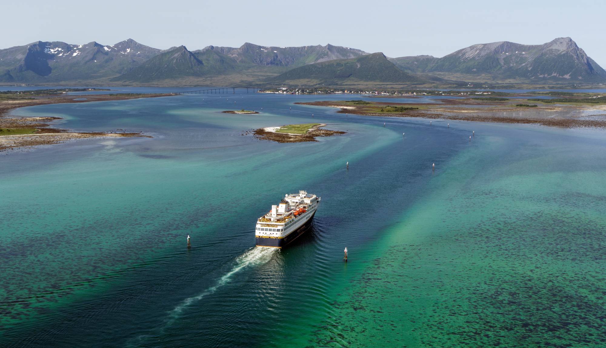 Havila Voyages - Havila Castor, Risøyrenna