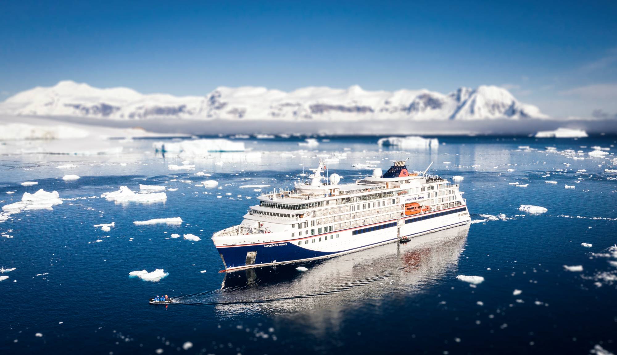 Hapag-Lloyd Cruises - HANSEATIC nature - HANSEATIC nature in the Antarctic (1)