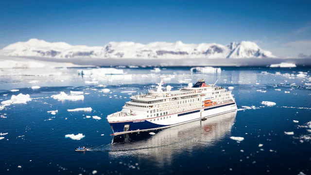 Hapag-Lloyd Cruises - HANSEATIC nature - HANSEATIC nature in the Antarctic (1)