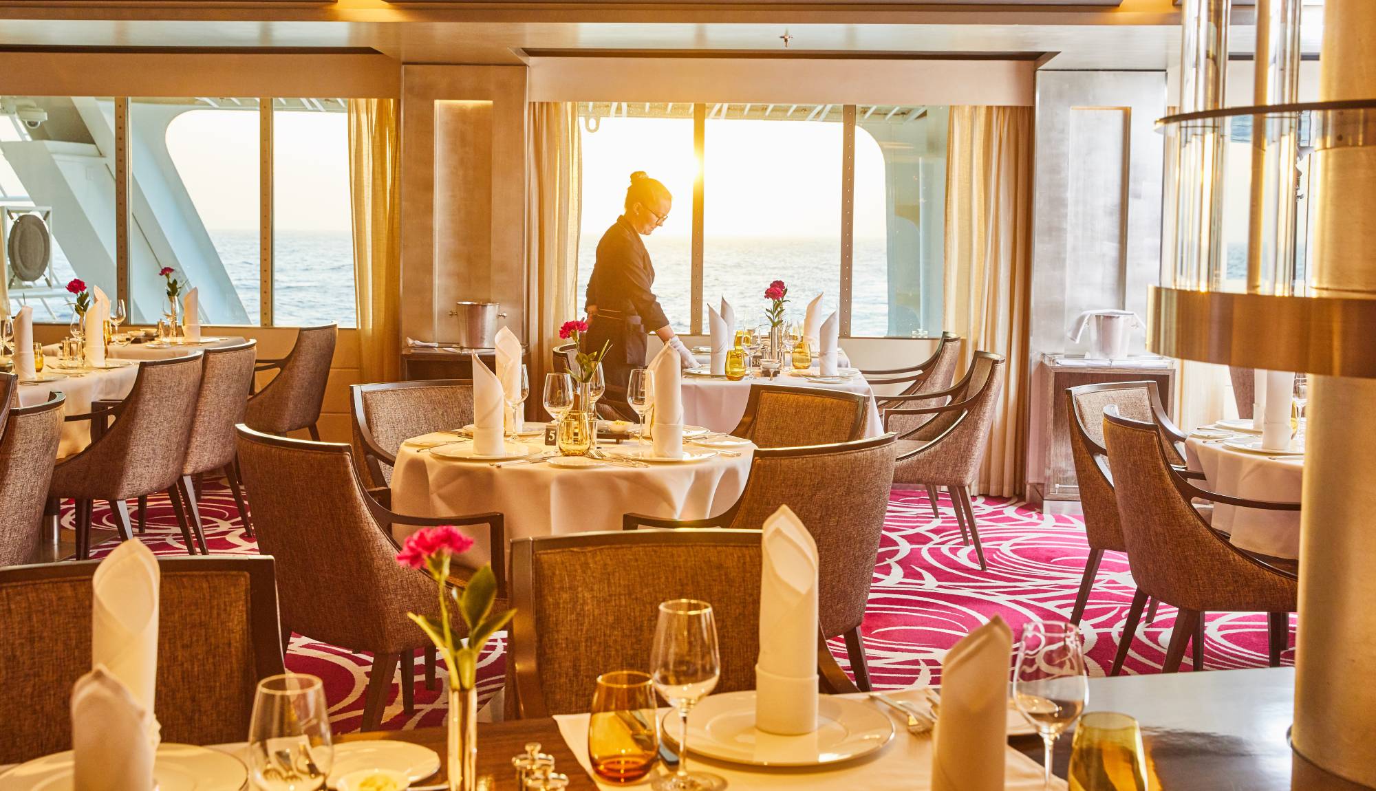 Hapag-Lloyd Cruises - MS EUROPA 2 - EUROPA 2 Yacht Club Restaurant_ barbecue specialties and culinary delights from the buffet