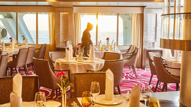 Hapag-Lloyd Cruises - MS EUROPA 2 - EUROPA 2 Yacht Club Restaurant_ barbecue specialties and culinary delights from the buffet