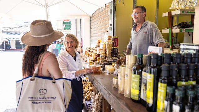 Guests on the Culinary Centre Discovery Tour