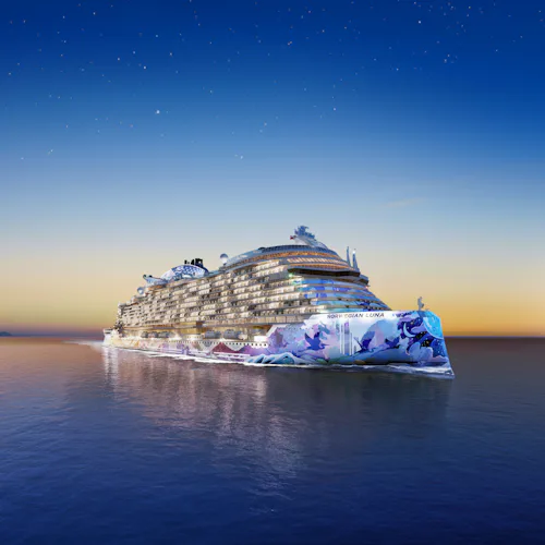 Norwegian Luna at Sea