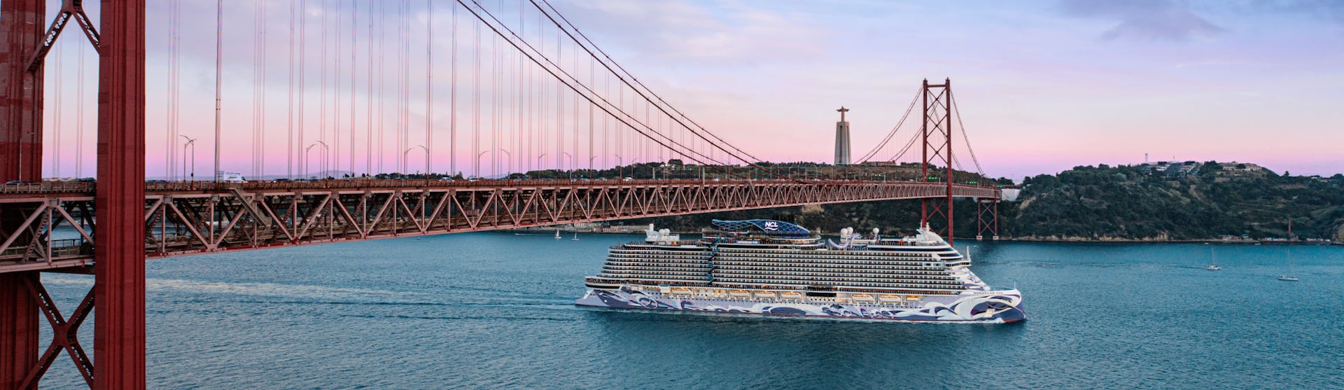 Norwegian Viva sailing into Lisbon