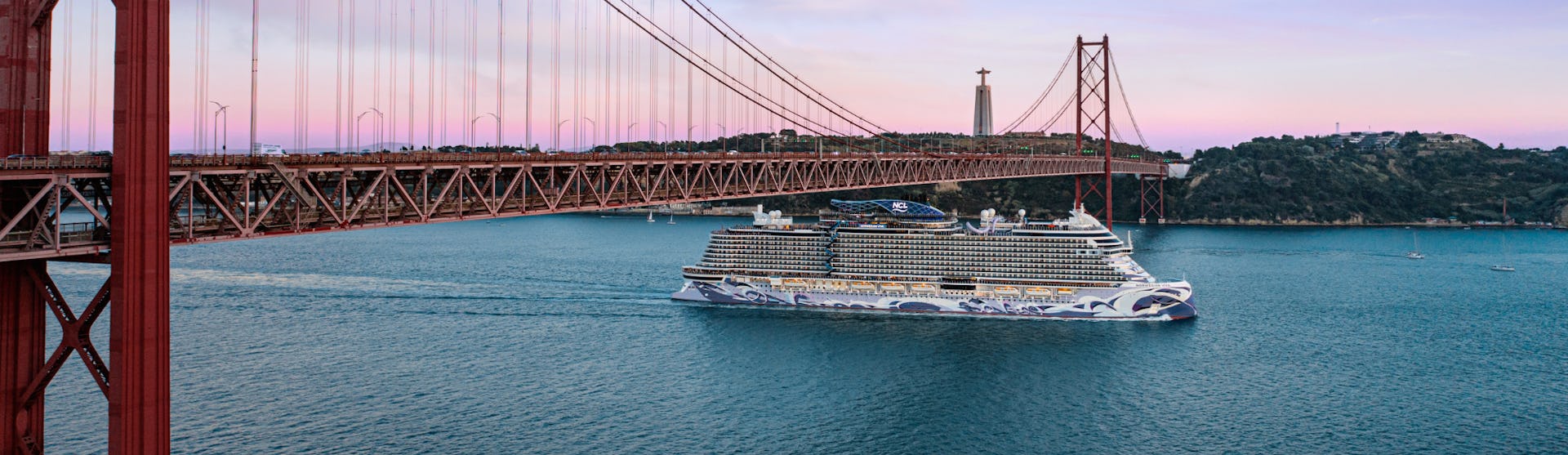 Norwegian Viva sailing into Lisbon