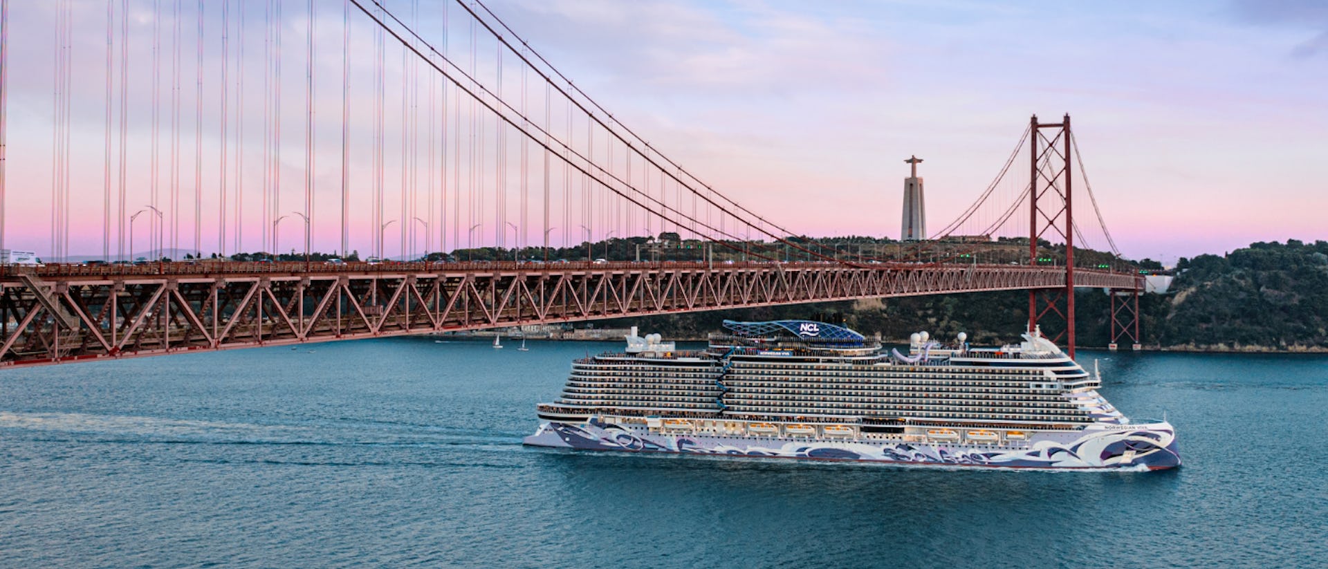 Norwegian Viva sailing into Lisbon