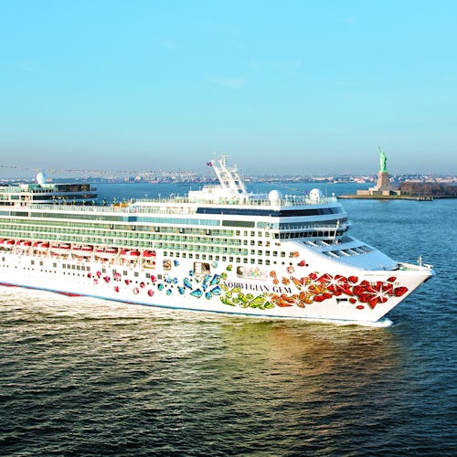 Norwegian Gem sailing past the Statue of Liberty