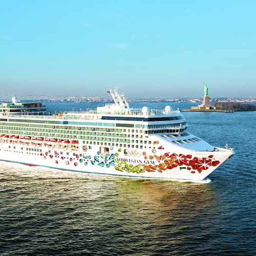 Norwegian Gem sailing past the Statue of Liberty