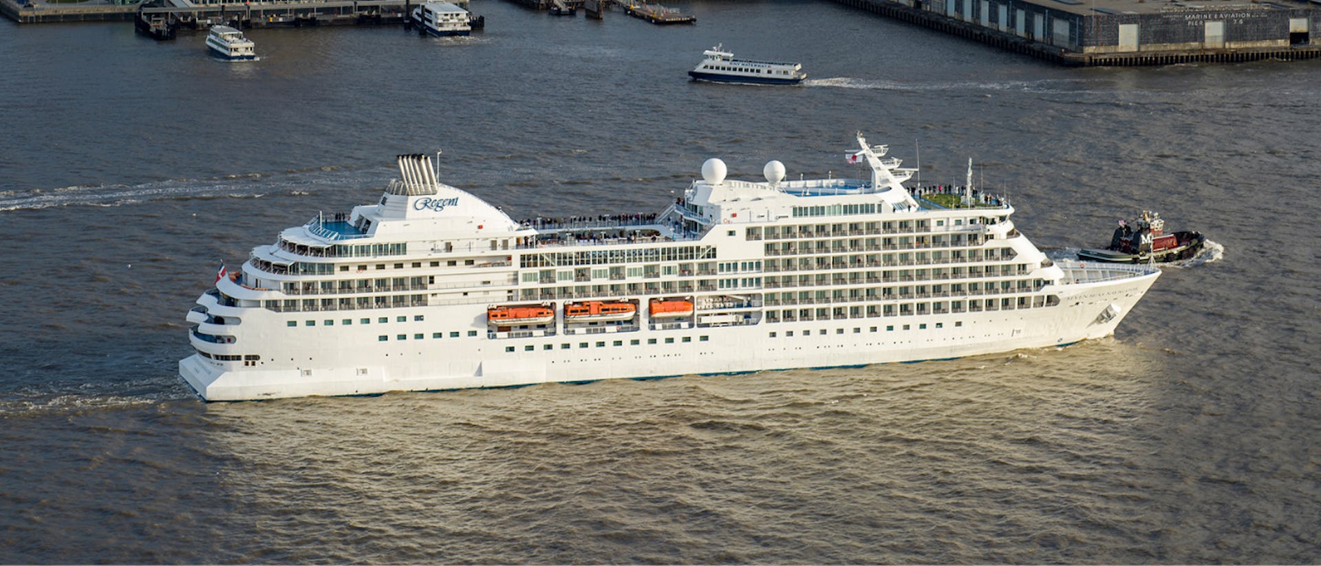 Seven Seas Navigator at Sea