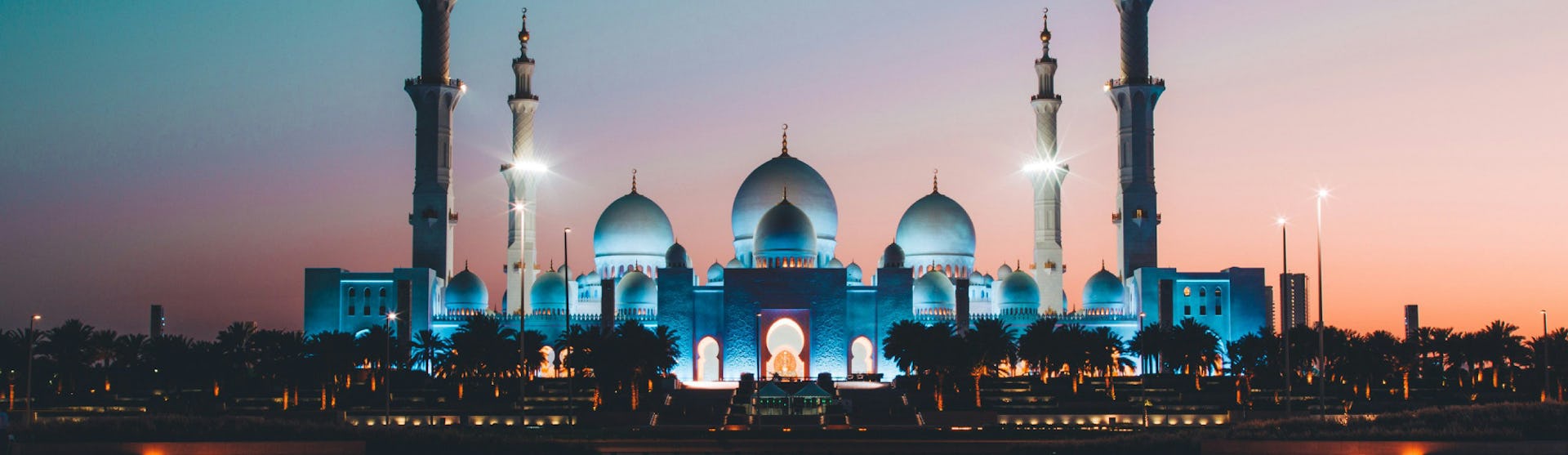The Sheikh Zayed Grand Mosque in Abu Dhabi at night
