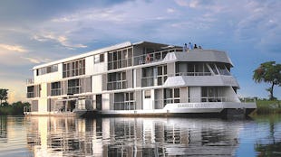 Exterior shot of Zambezi Queen