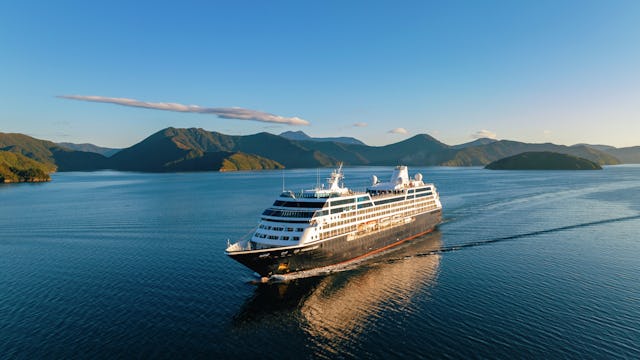 Azamara Quest sailing in New Zealand
