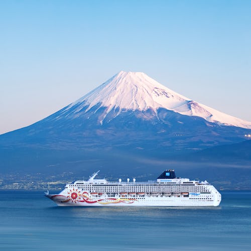 Norwegian Sun by Mount Fuji (Shimizu)