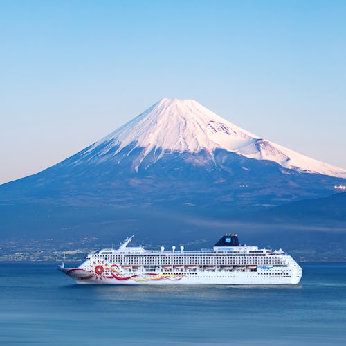 Norwegian Sun by Mount Fuji (Shimizu)
