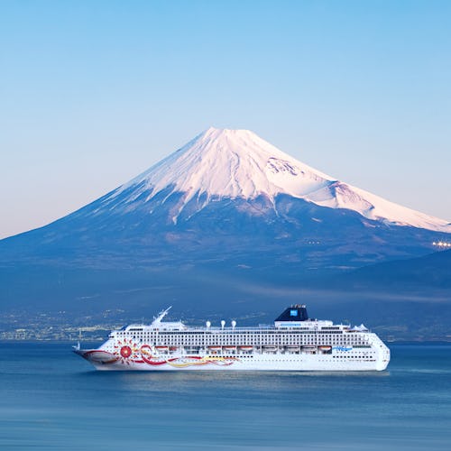 Norwegian Sun by Mount Fuji (Shimizu)