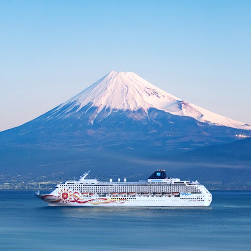 Norwegian Sun by Mount Fuji (Shimizu)