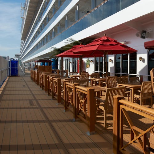 Red Frog Pub outdoor seating at The Lanai