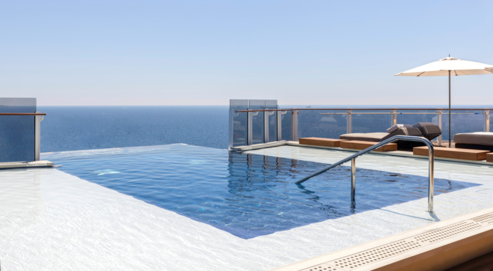 The infinity pool in The Haven onboard Norwegian Cruise Line