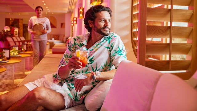 Virgin Voyages - The Dock House - man