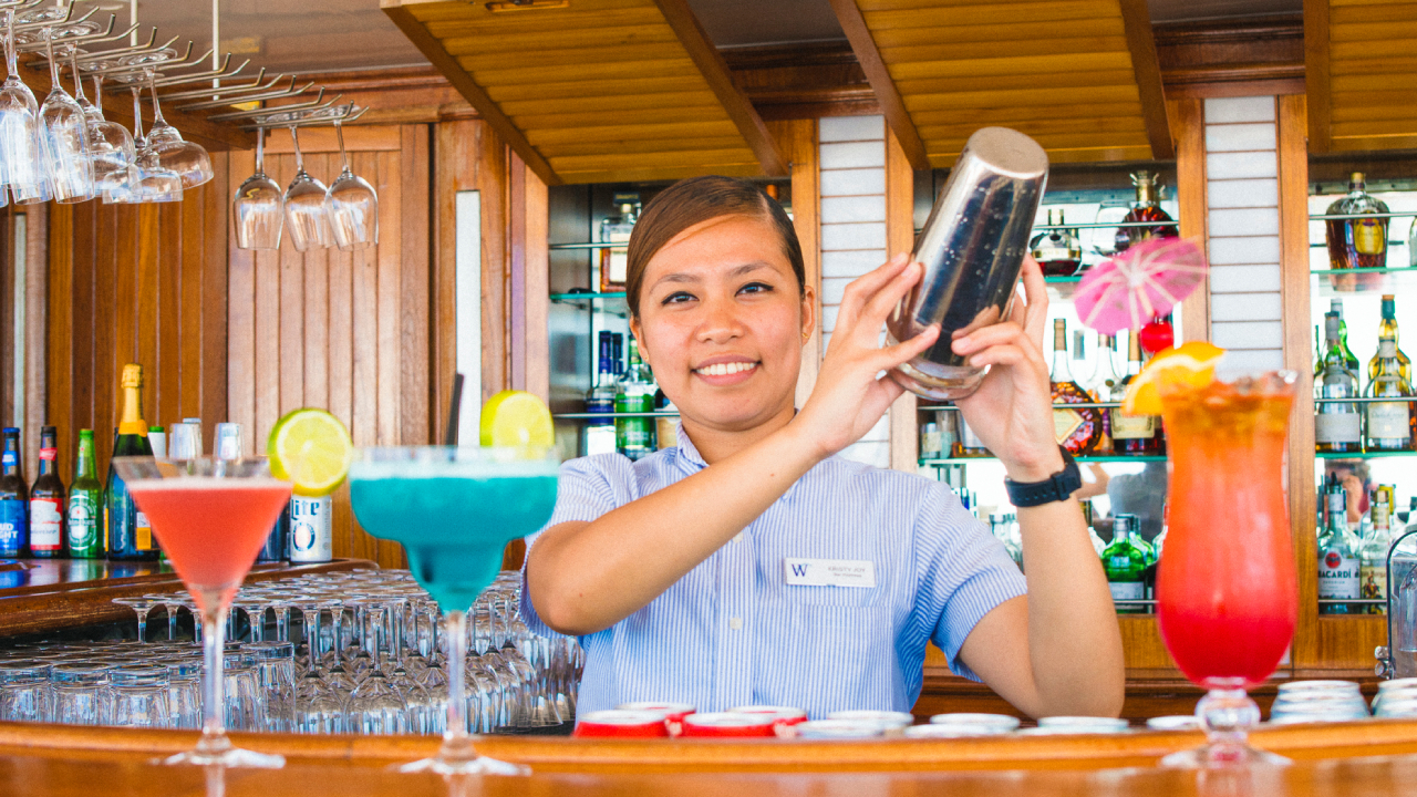 Cocktail bar onboard Windstar Cruises