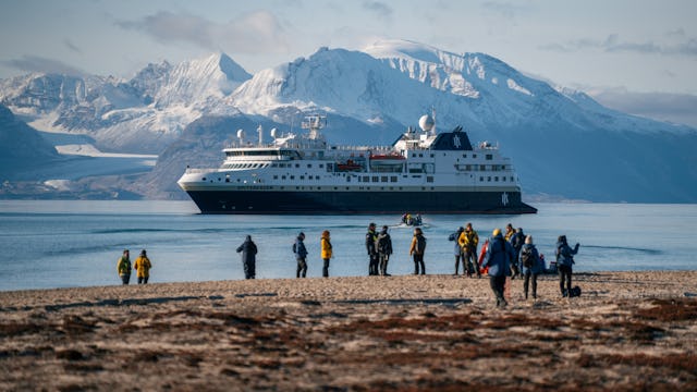 HX Expeditions - MS Spitsbergen in Greenland