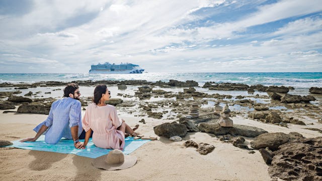 Princess - Princess Cays - couple beach ship