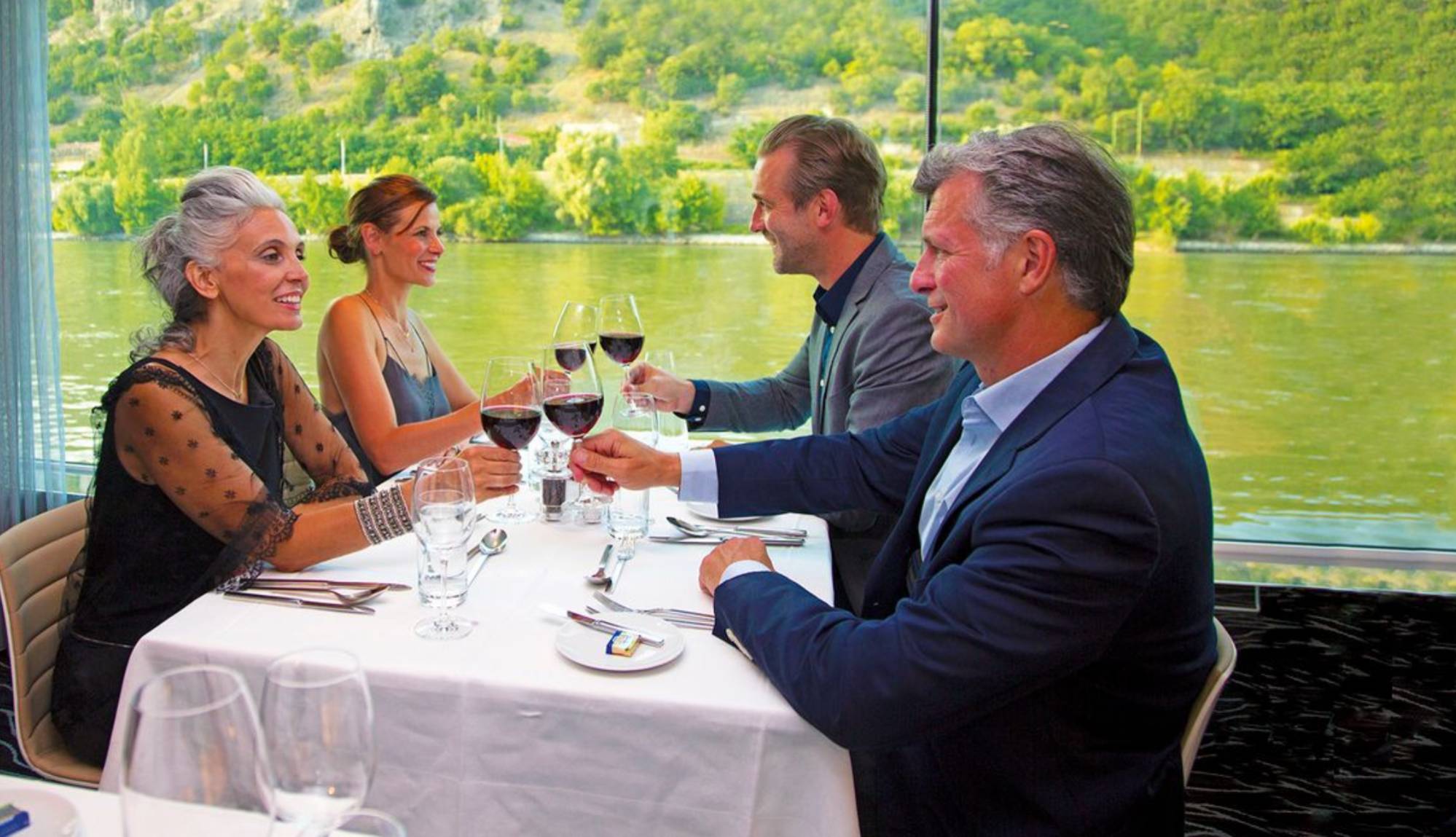 Emerald River Cruises - Emerald Dining