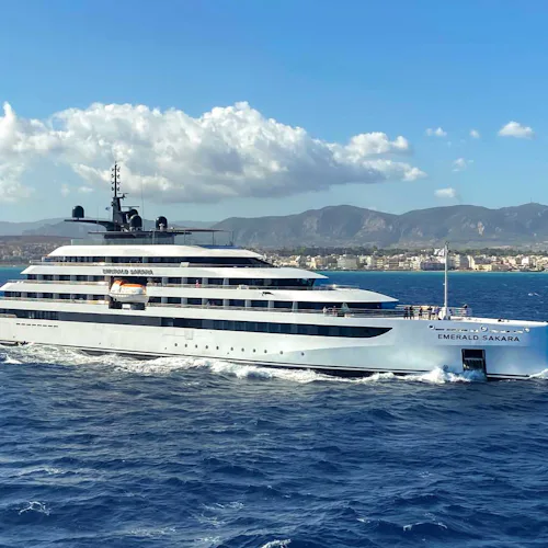 Emerald Yacht Cruises - Emerald Sakara