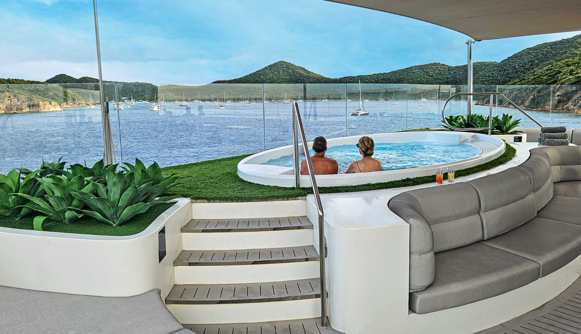 Emerald Yacht Cruises - Emerald Sakara Hot Tub