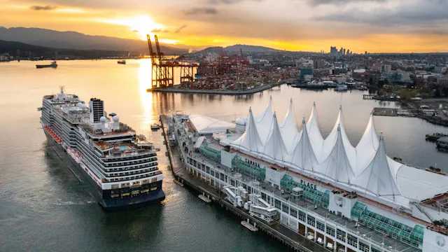 Vancouver - Koningsdam Canada Place Sunset