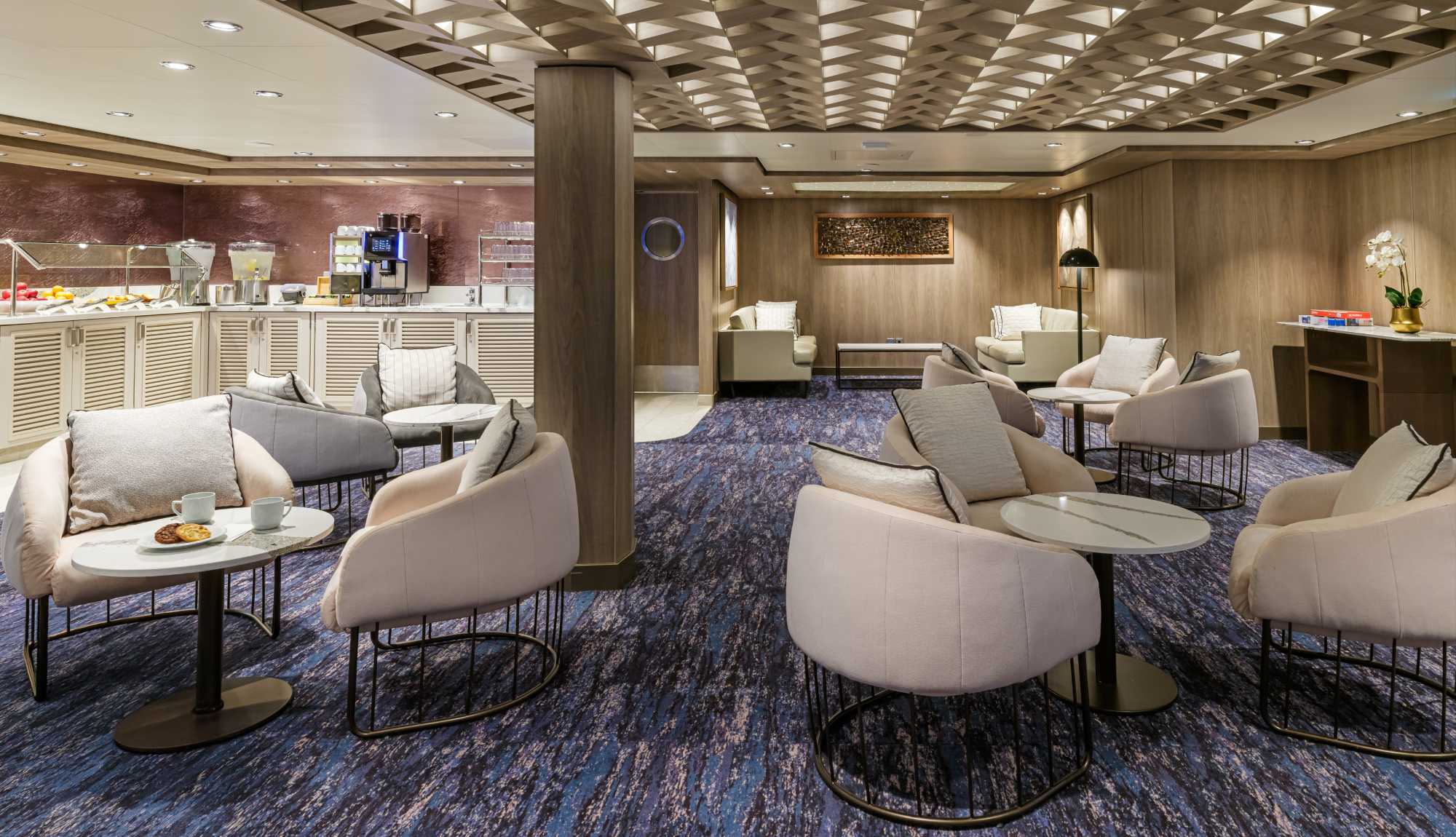 Norwegian Encore - Studio Lounge
