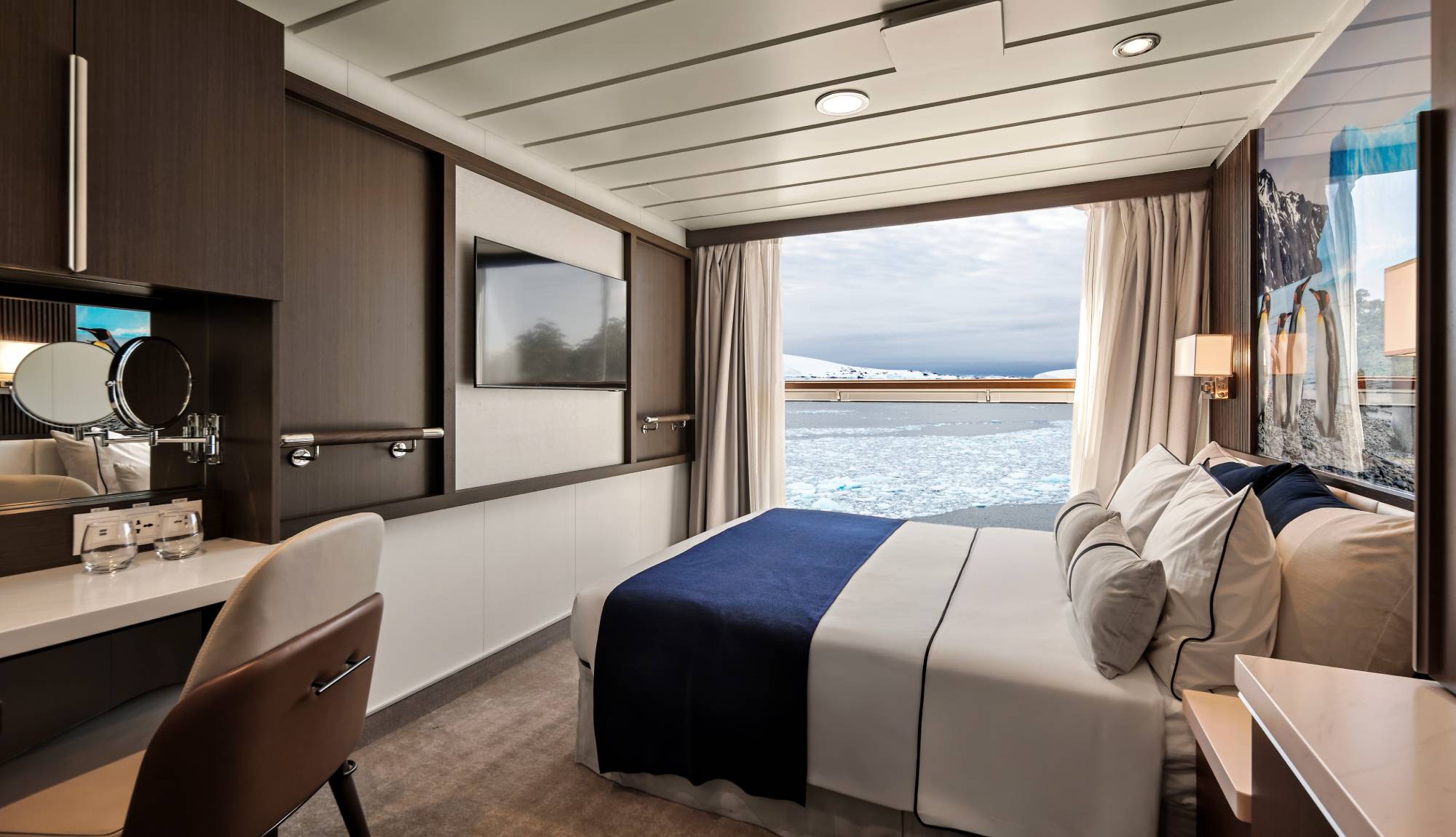 AE Expeditions - Douglas Mawson Aurora Stateroom Superior