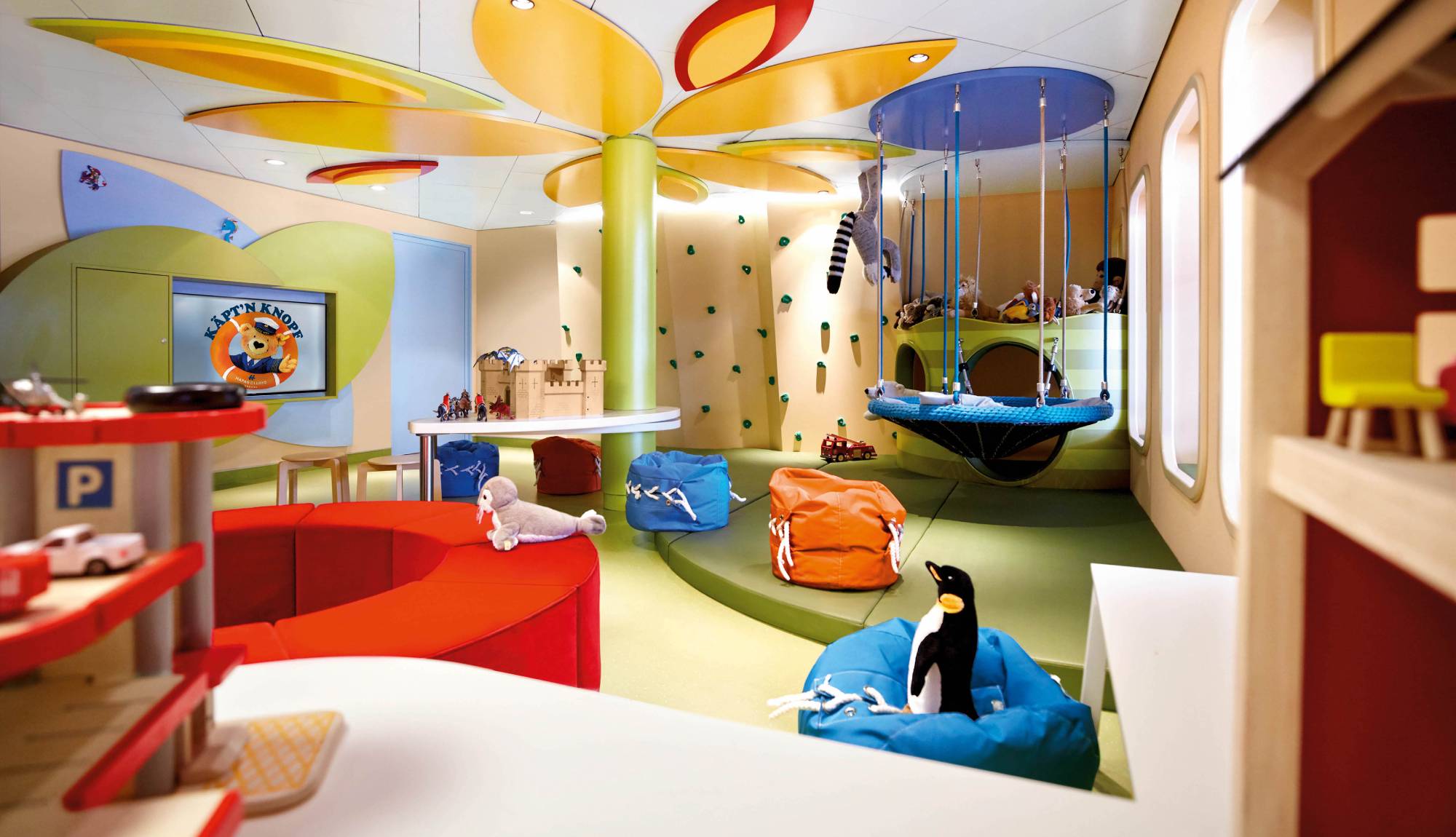 Hapag-Lloyd Cruises - MS EUROPA 2 - kids club