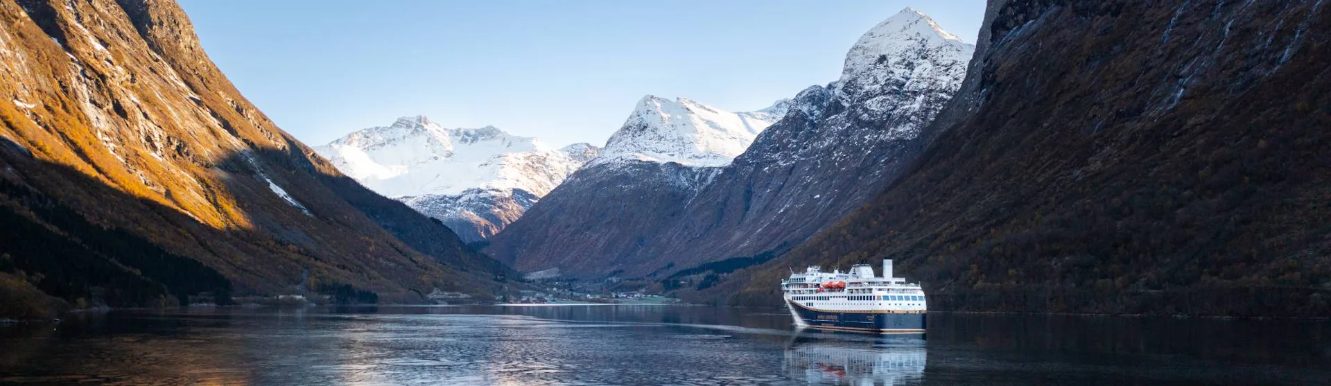 Havila Voyages - Havila Pollux in Hjørundfjord