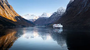 Havila Voyages - Havila Pollux in Hjørundfjord