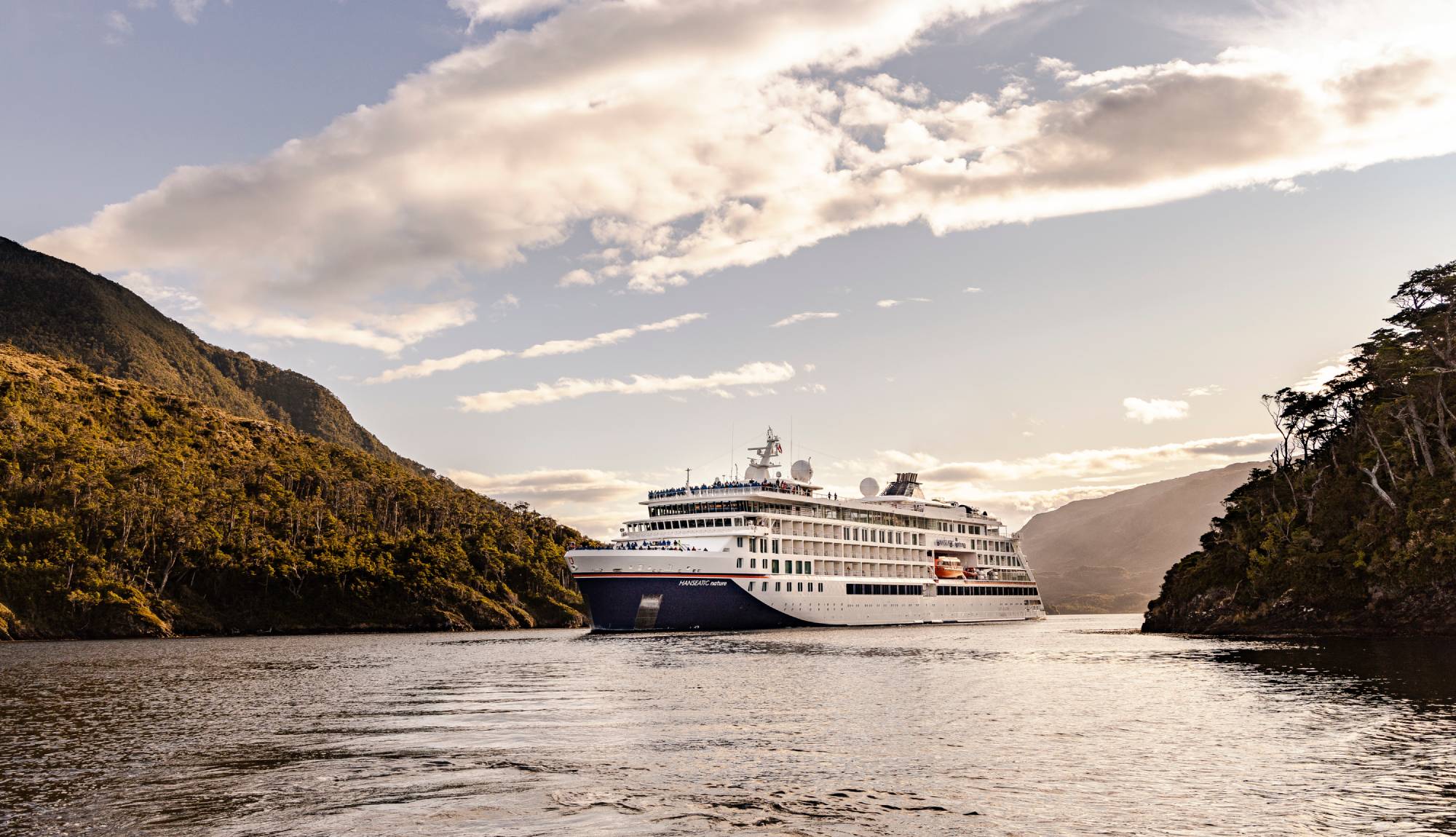 Hapag-Lloyd Cruises - HANSEATIC nature - HANSEATIC nature in the Chilean fjords