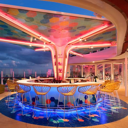 Royal Caribbean - Wonder of the Seas - The Vue, a cantilevered bar overlooking the sea