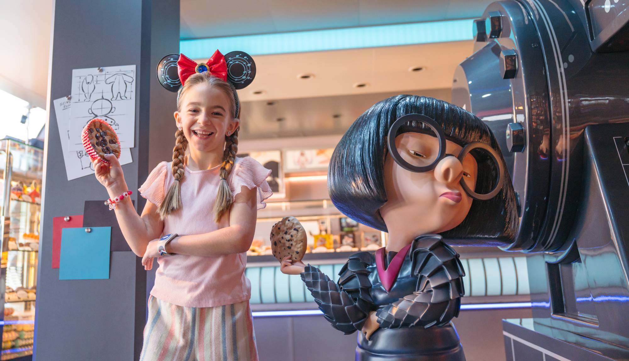 Disney Cruise Line - Guest at Edna Á La Mode Sweets, Disney Destiny
