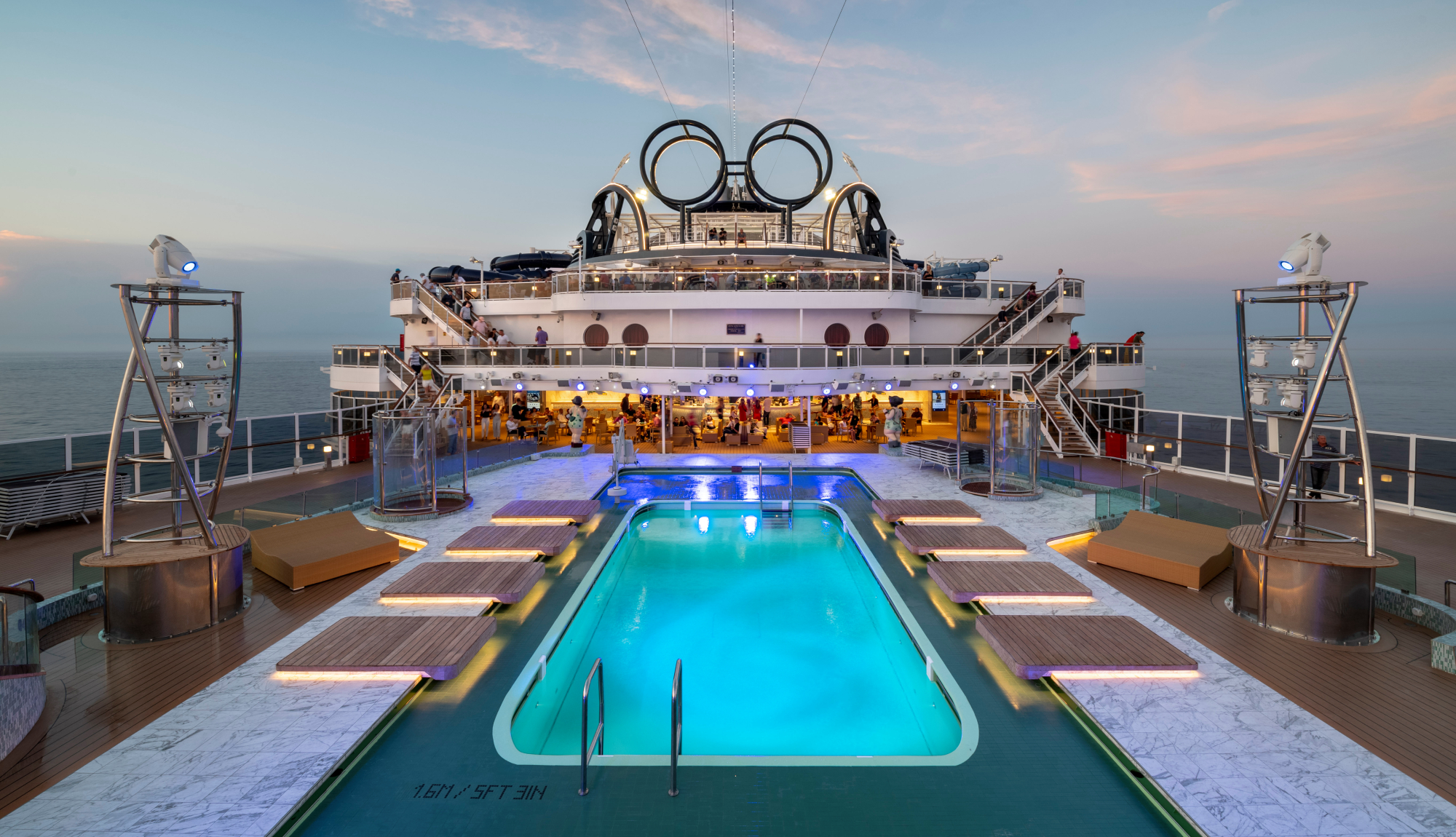 MSC Seaview -  Panorama Pool Deck Pool Sea Light Whirlpool bath