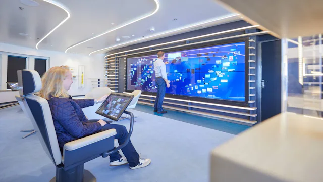 Hapag-Lloyd Cruises - HANSEATIC inspiration Ocean Academy
