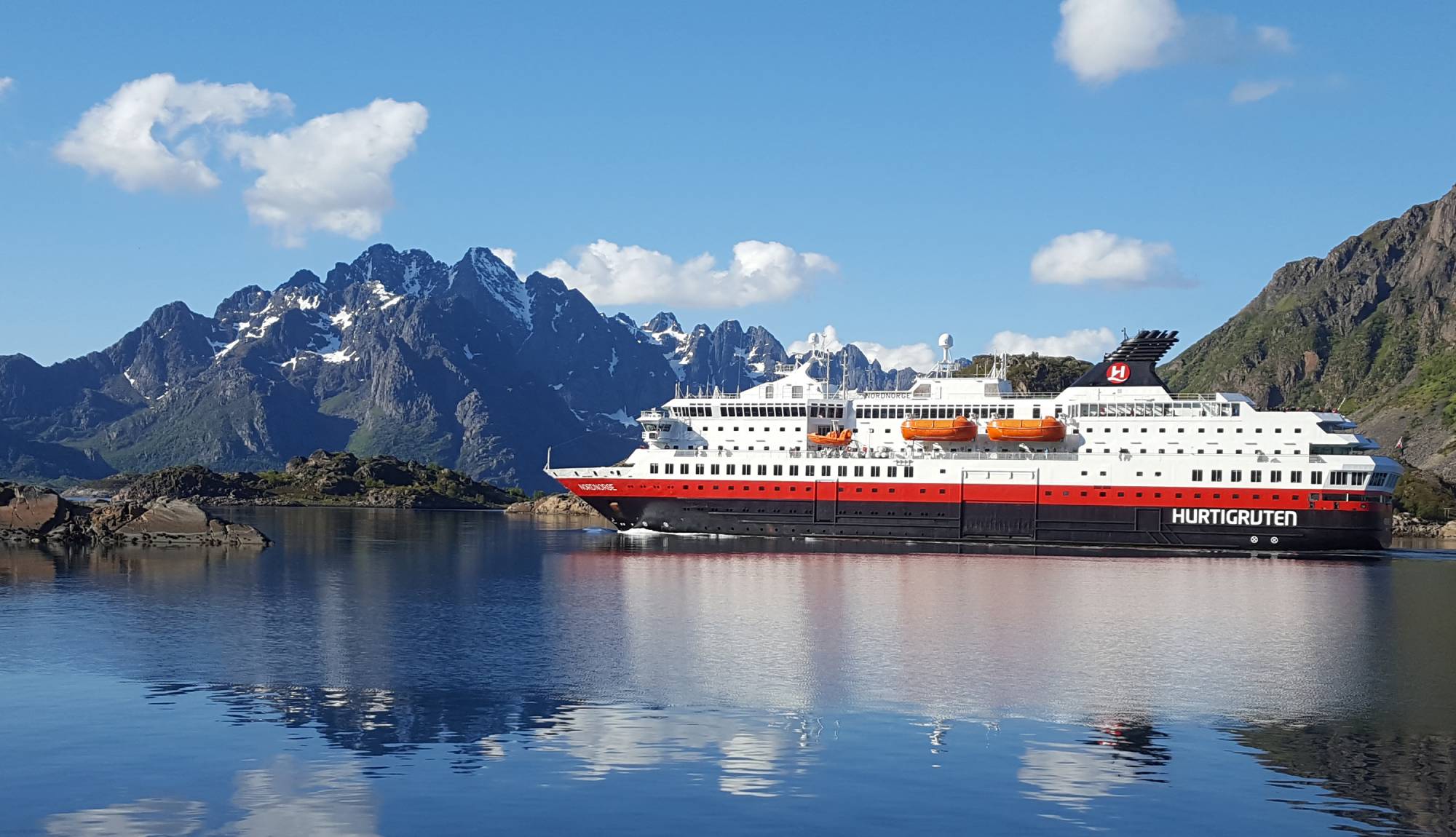 Hurtigruten - MS Nordnorge reflection