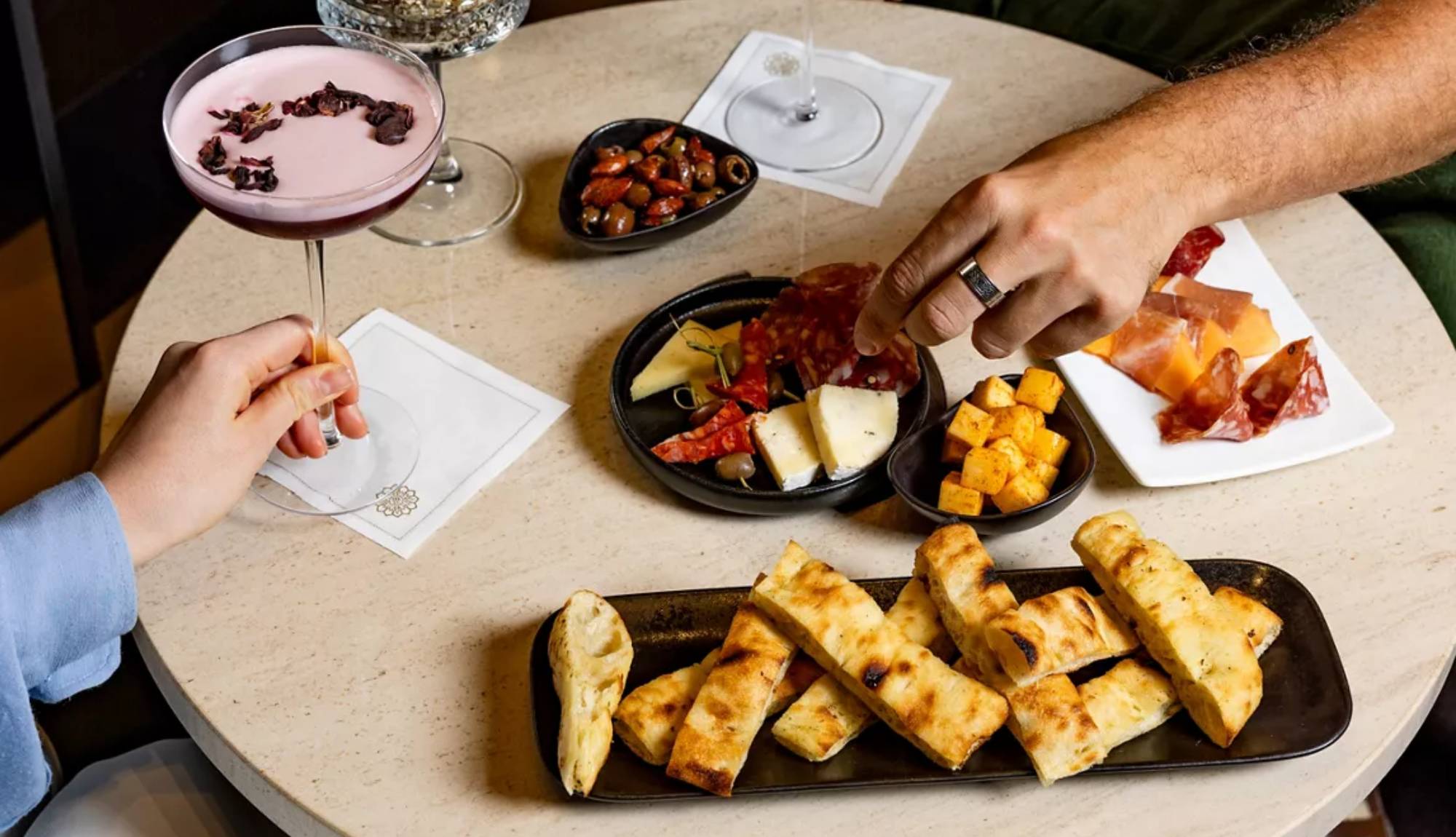 Explora Journeys - Casual Aperitivo
