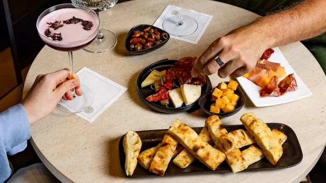 Explora Journeys - Casual Aperitivo