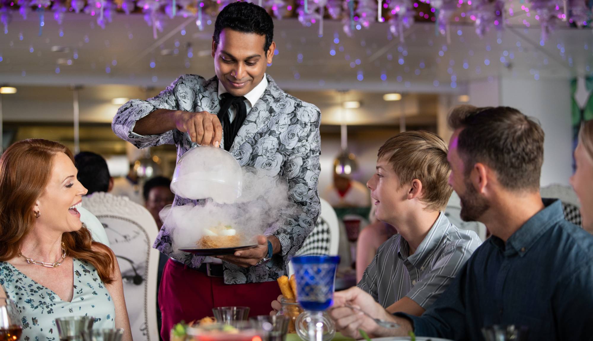 Royal Caribbean - Dining - Wonderland