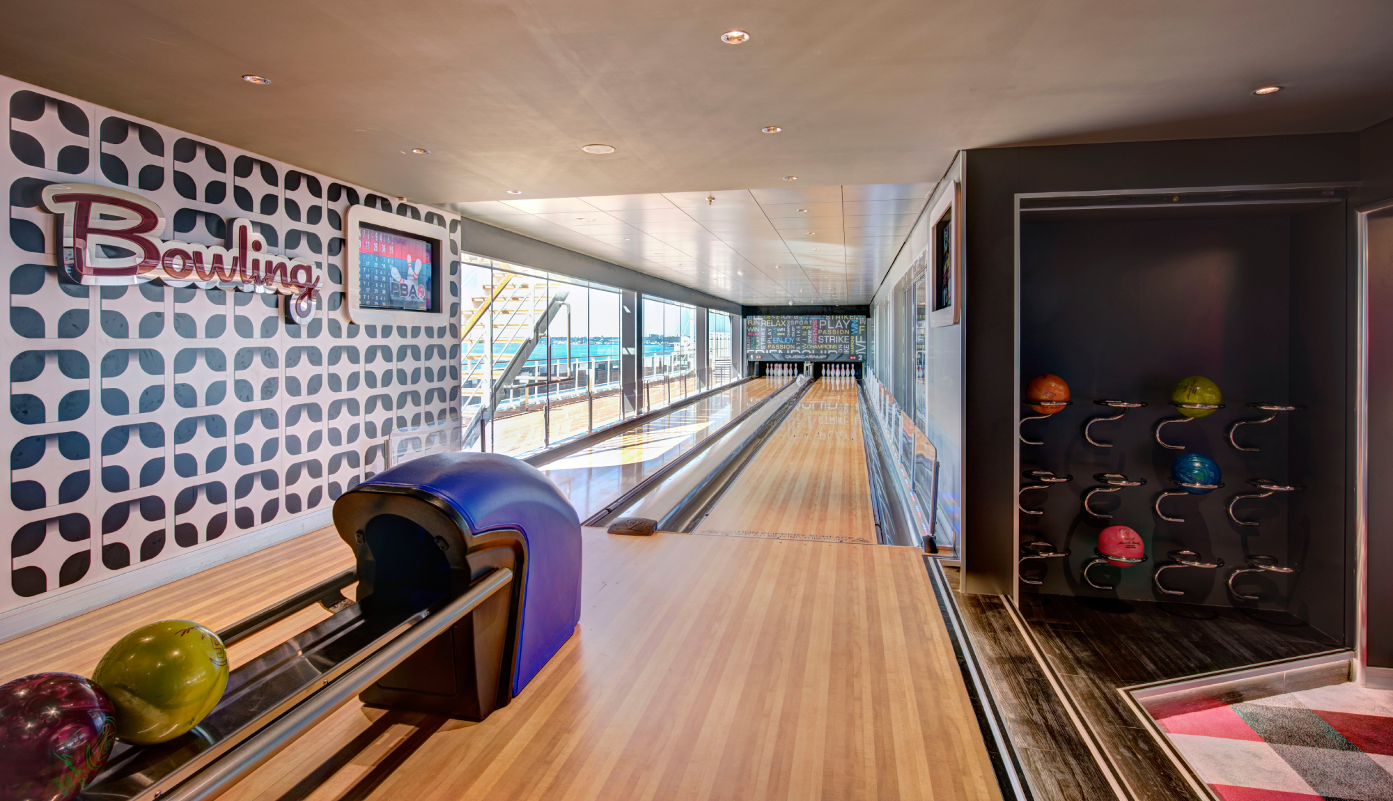 MSC Meraviglia - Bowling Alley