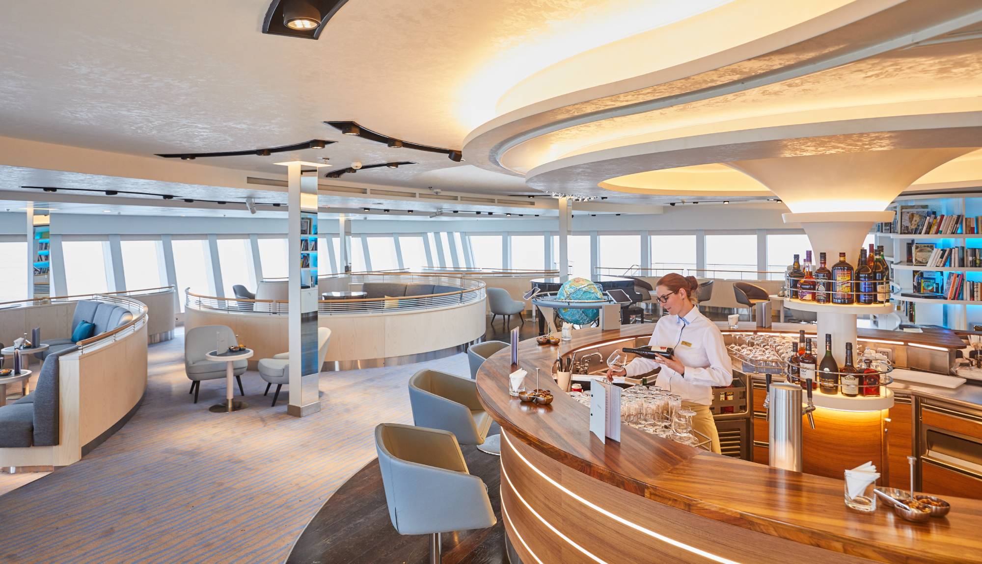 Hapag-Lloyd Cruises - HANSEATIC nature Observation Lounge