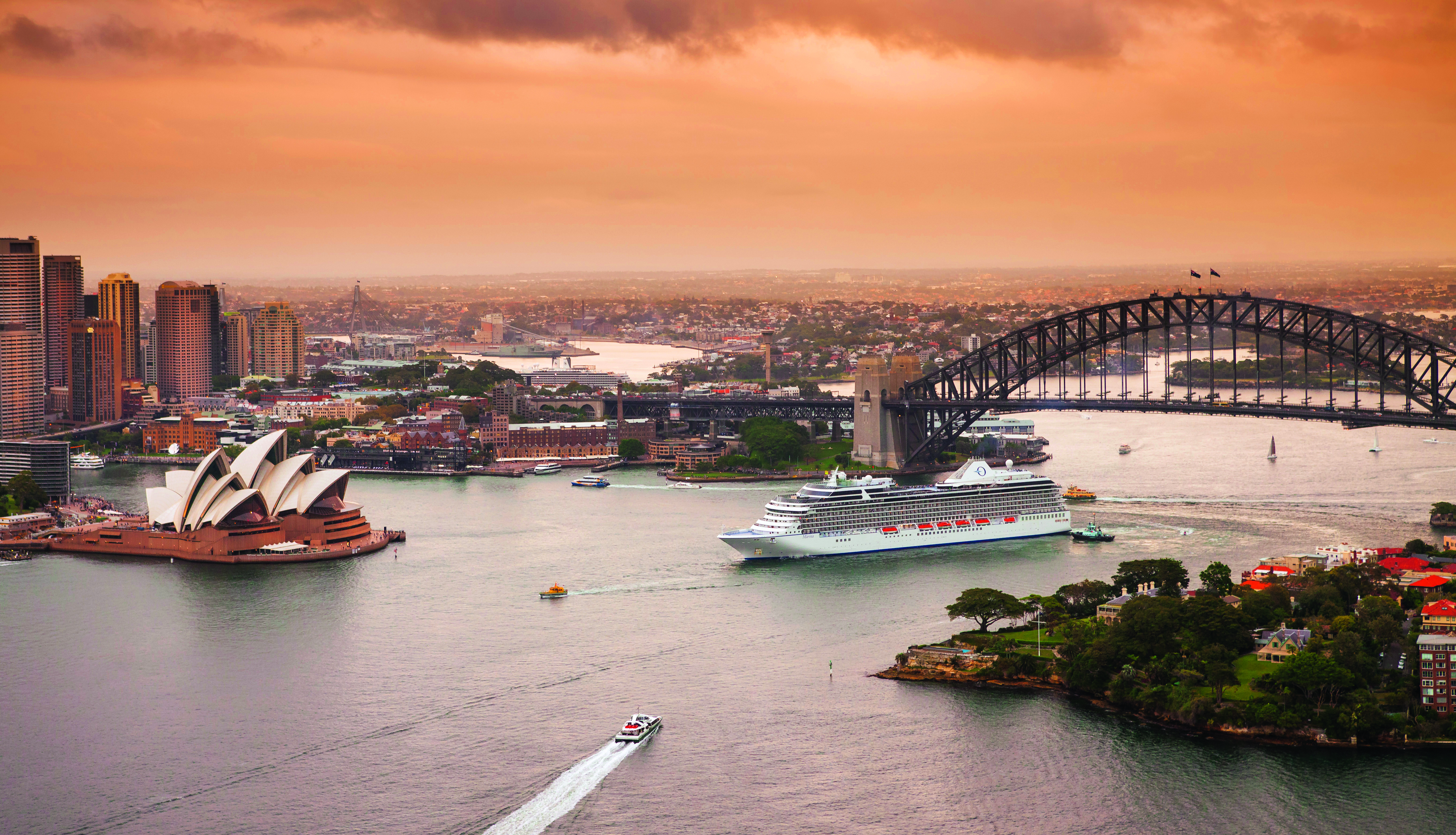 Sydney Stay with Luxury Great Barrier Reef & Outback Byways
