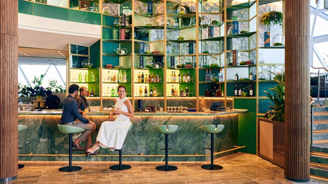 Celebrity Cruises guests enjoying their Drinks Packages in Eden